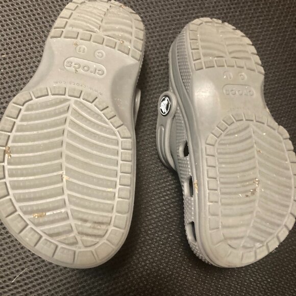 CROCS Classic Clog Kids size 11 Non slip grey - Picture 4 of 7